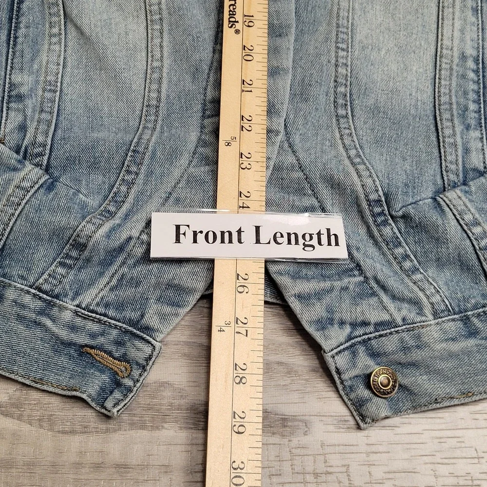 Vintage Style Denim Jacket Womens L Light Wash‎ Distressed Trucker Sloping Hem